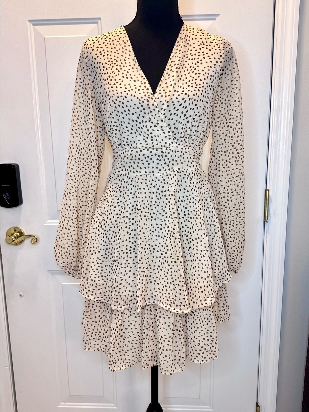 Women’s Cream Polka Dot Tiered Long-Sleeve Dress